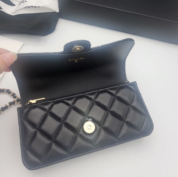 Brand new 2023 authentic Chanel flap phone holder with chain with top handle - Picture 3 of 15